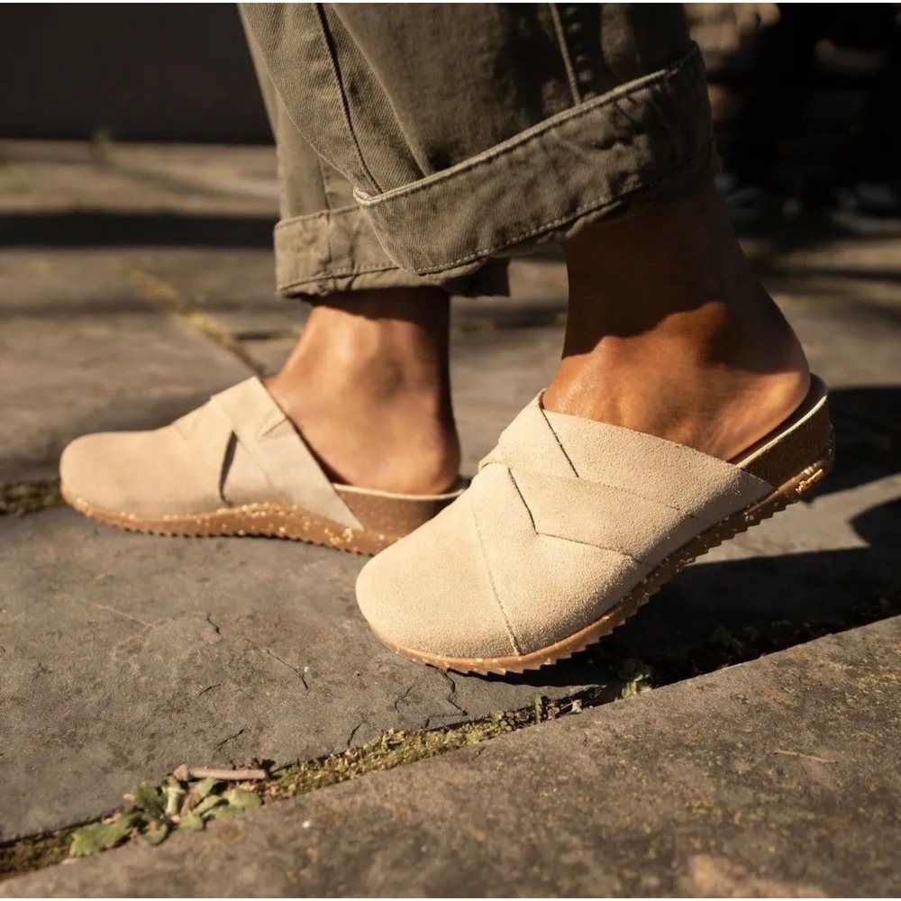 Dansko Daniella Clog Mules Taupe Suede‎ Vibram Sole Comfort Boho 37EU/6.5-7 US